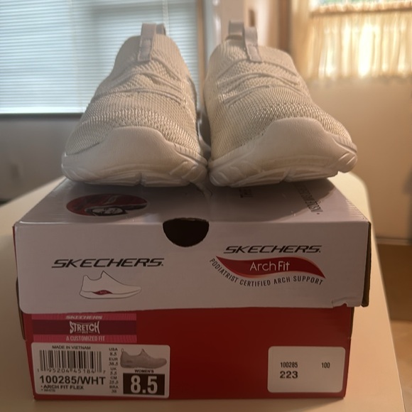 Skechers Archfit white size 8 1/2 - Picture 2 of 4